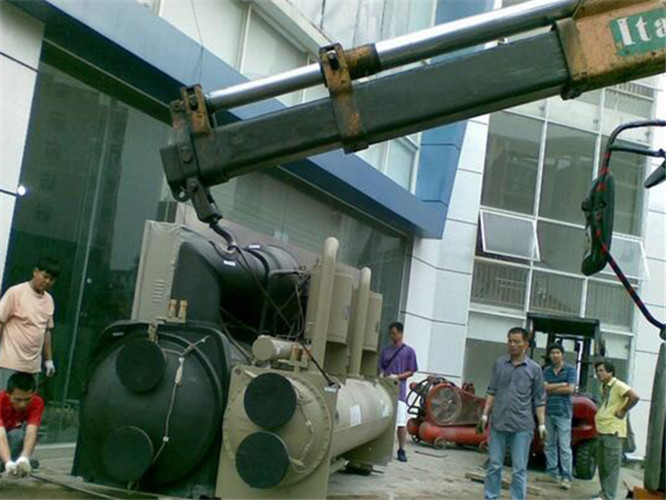 定安县随车吊和汽车吊的核心区别是什么？哪种更省钱？